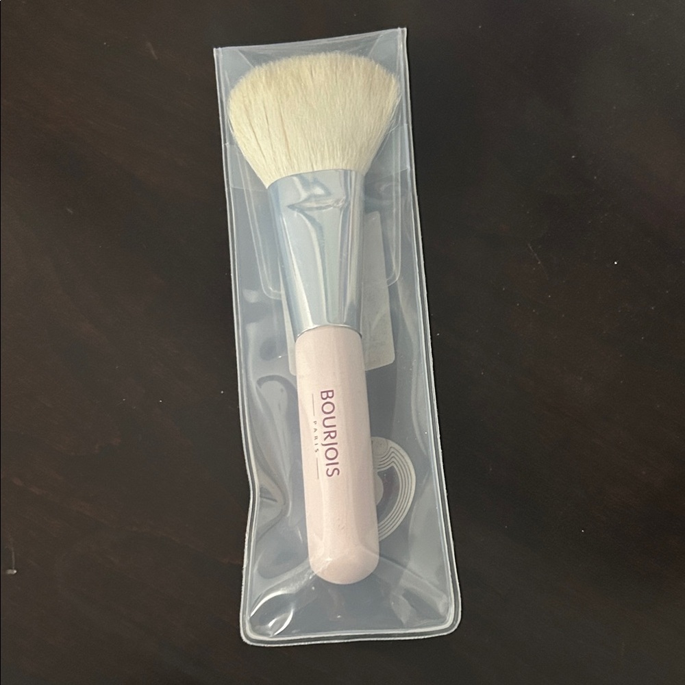 NEW 🆕 Bourjois Makeup Powder Brush with Bag